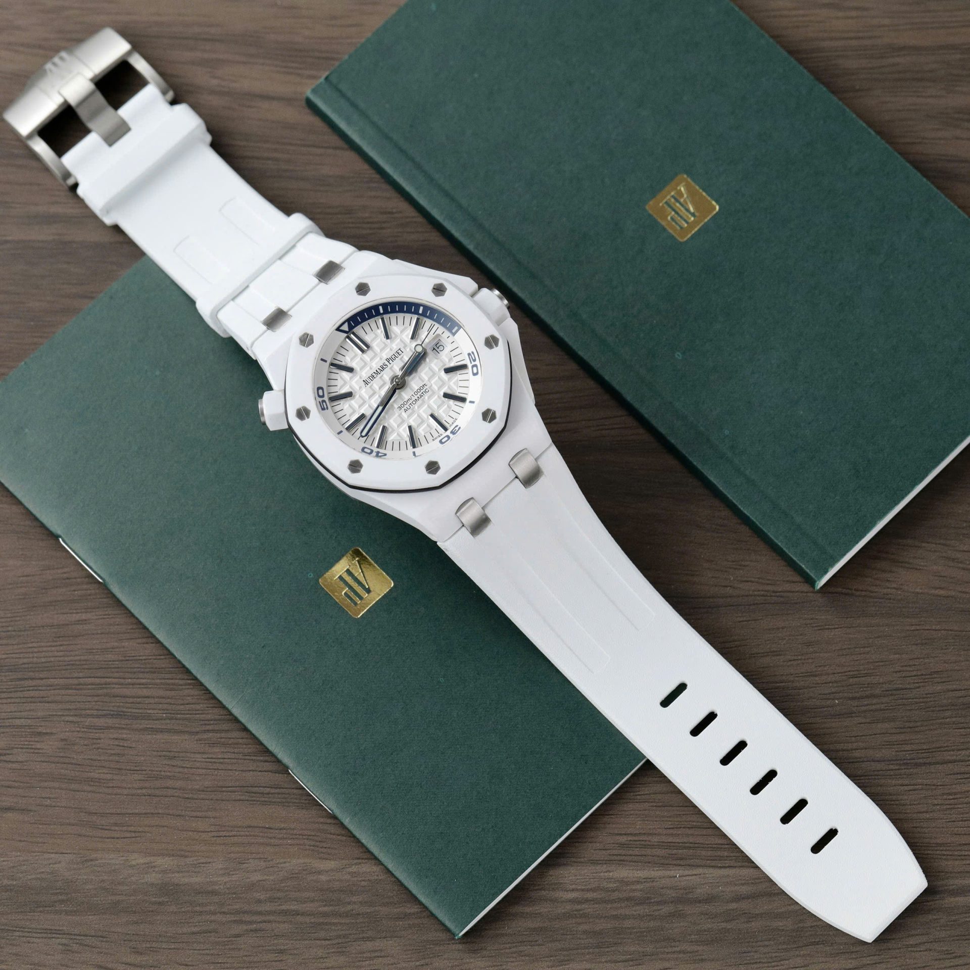 Audemars Piguet Royal Oak Offshore 15707CB White Ceramic Best Replica Watch APS Factory 42mm