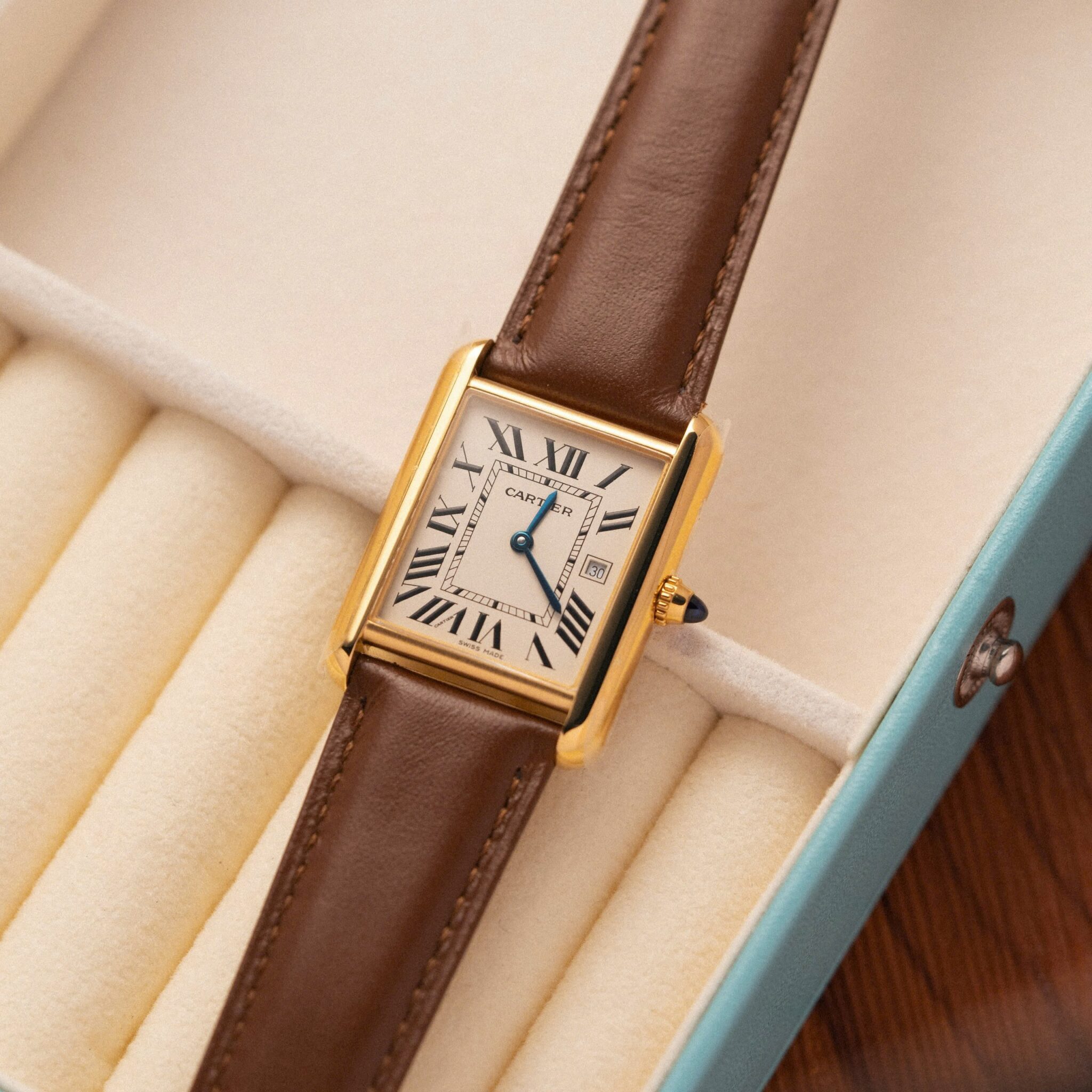 Cartier Tank Louis W1529756 Yellow Gold Leather Replica AF 33.7mm x 25.5mm